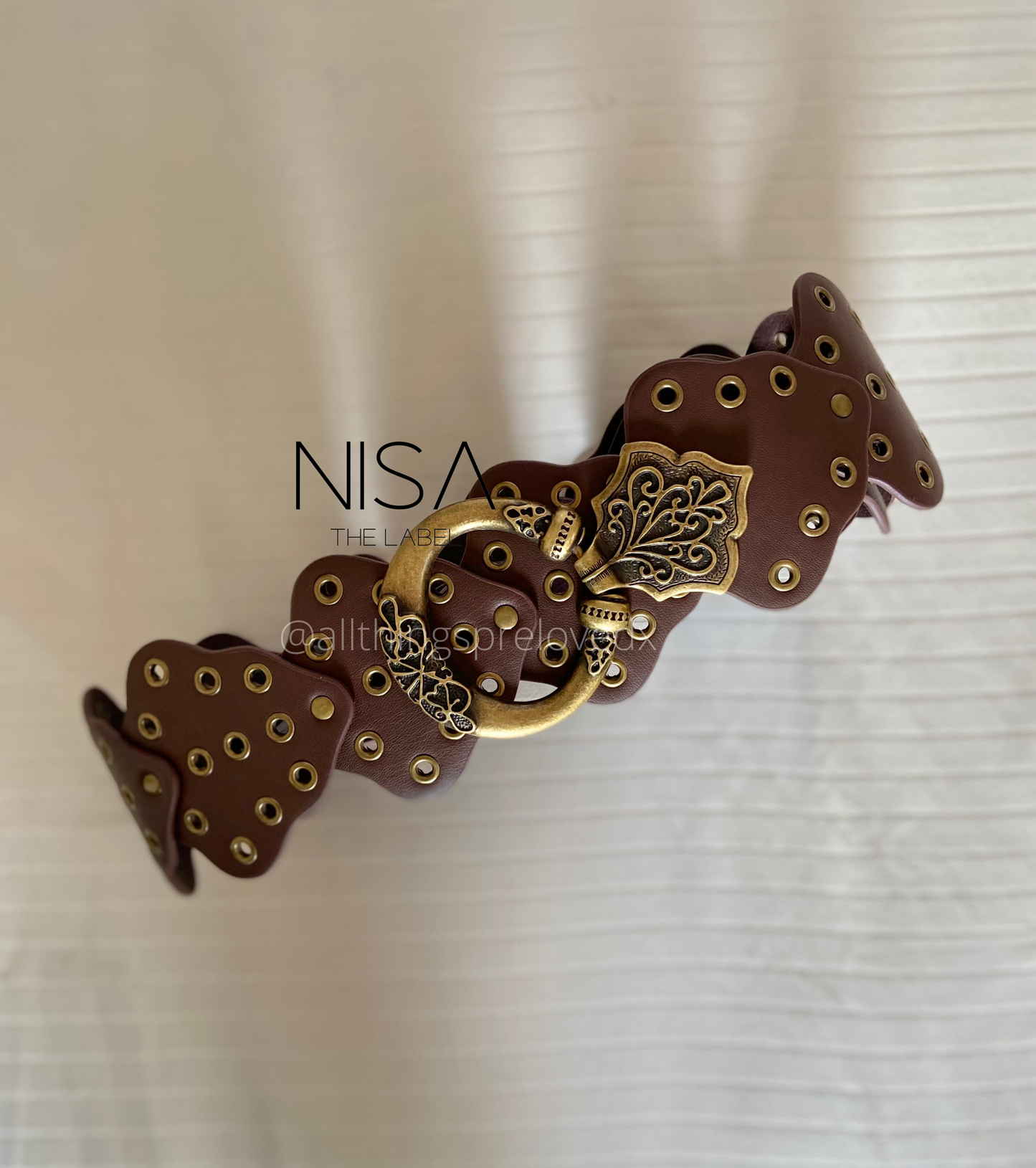 Antique buckle eyelet maple shield waist belt