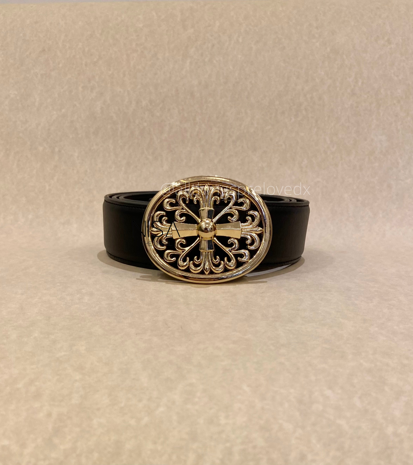 Oval intricate detailed metal buckle basic belt