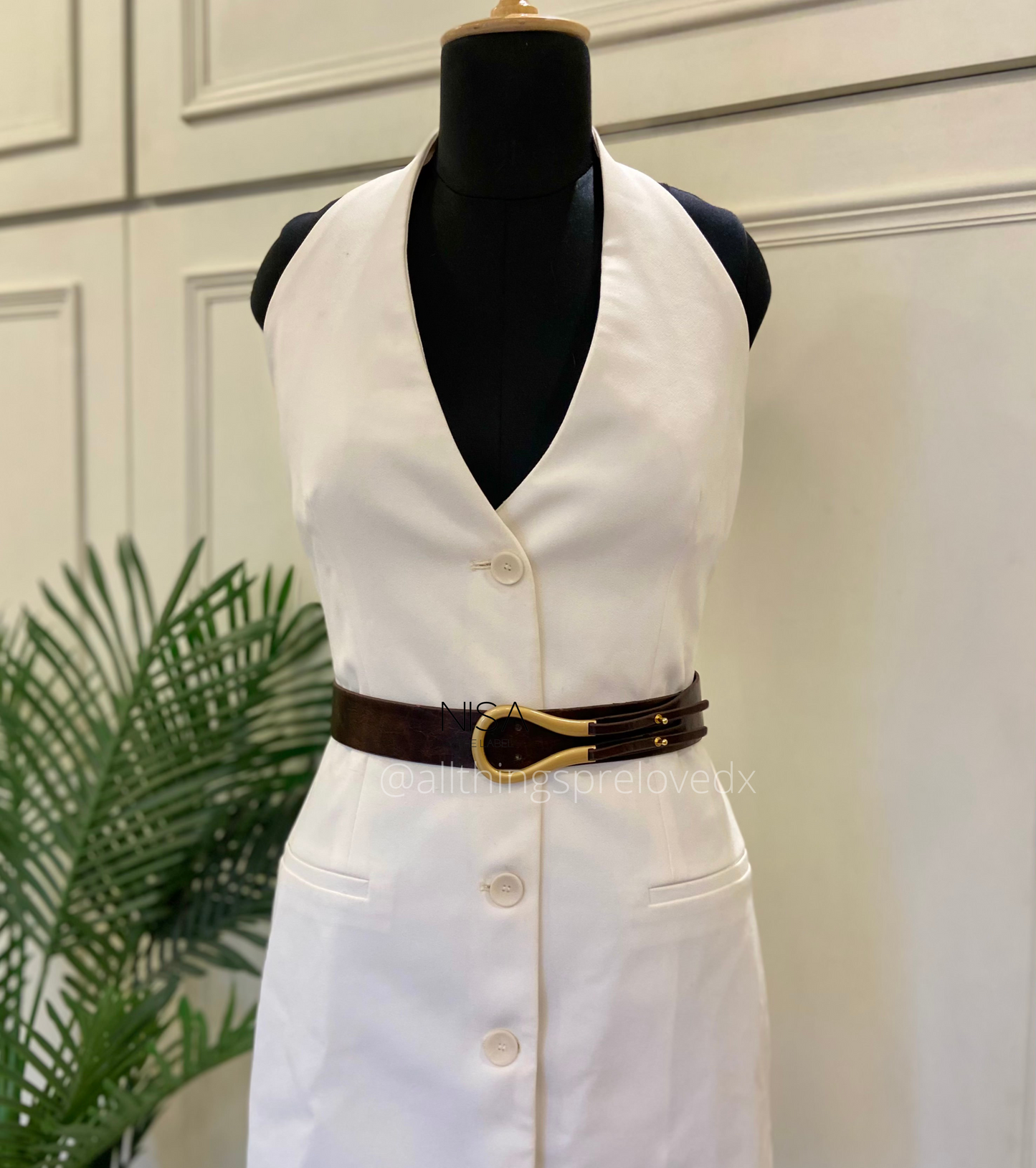 Horseshoe matte metal buckle opulent textured belt