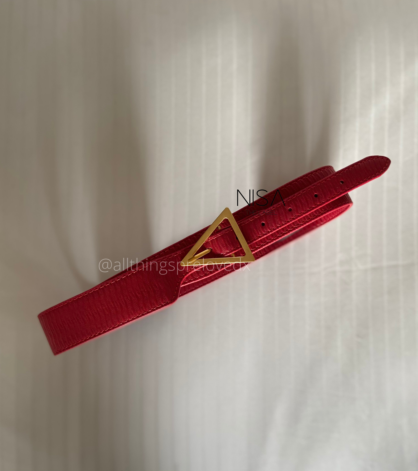 Triangle buckle textured waist belt