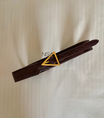 Triangle buckle textured waist belt