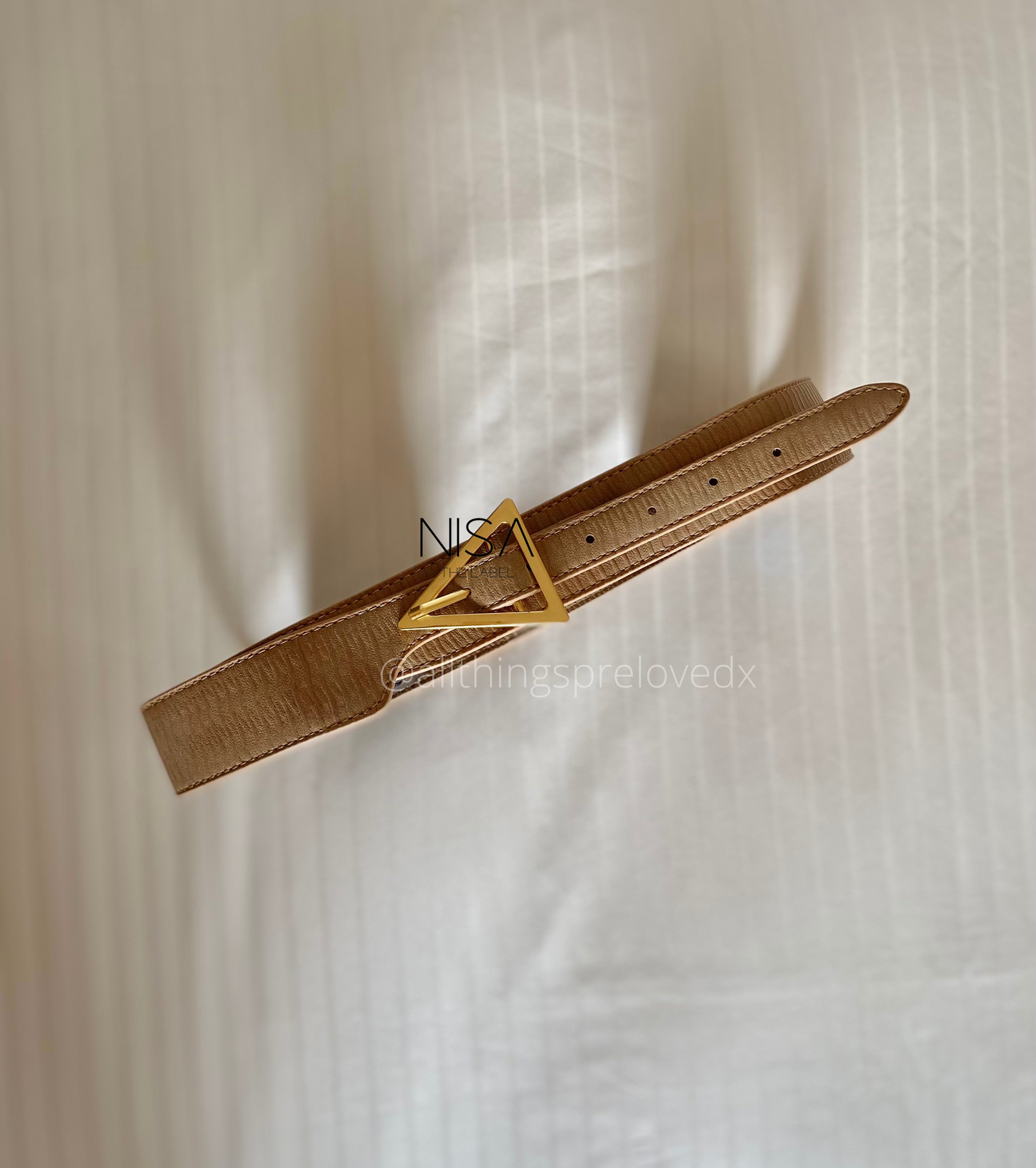 Triangle buckle textured waist belt