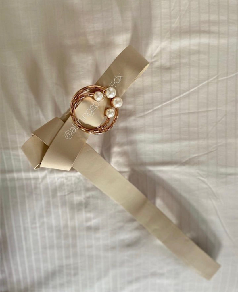 Pearl overlap belt